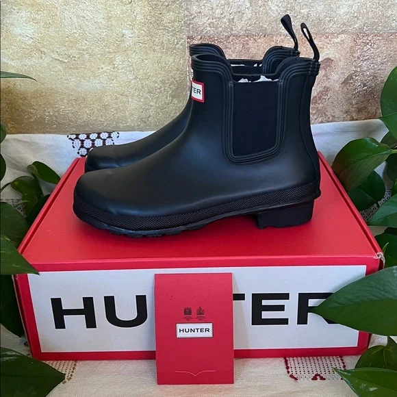 NEW Hunter Women’s Original Chelsea Waterproof Rubber Ankle Rain Boots, Size 7 - Picture 2 of 16